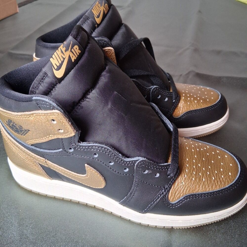 Air Jordan 1 Retro High OG Boys Y Size 6.5 Black Athletic Basketball Sneakers